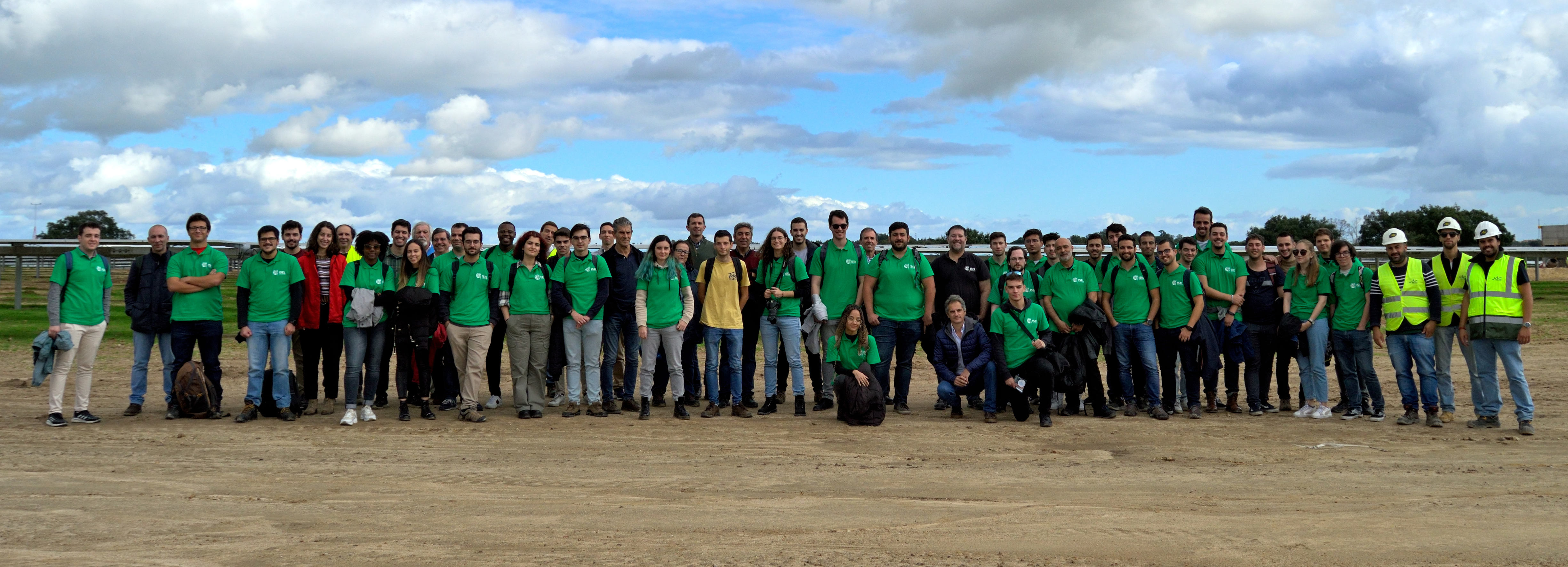 Estudantes de Engenharia Eletrotécnica realizam visita técnica a um parque fotovoltaico 