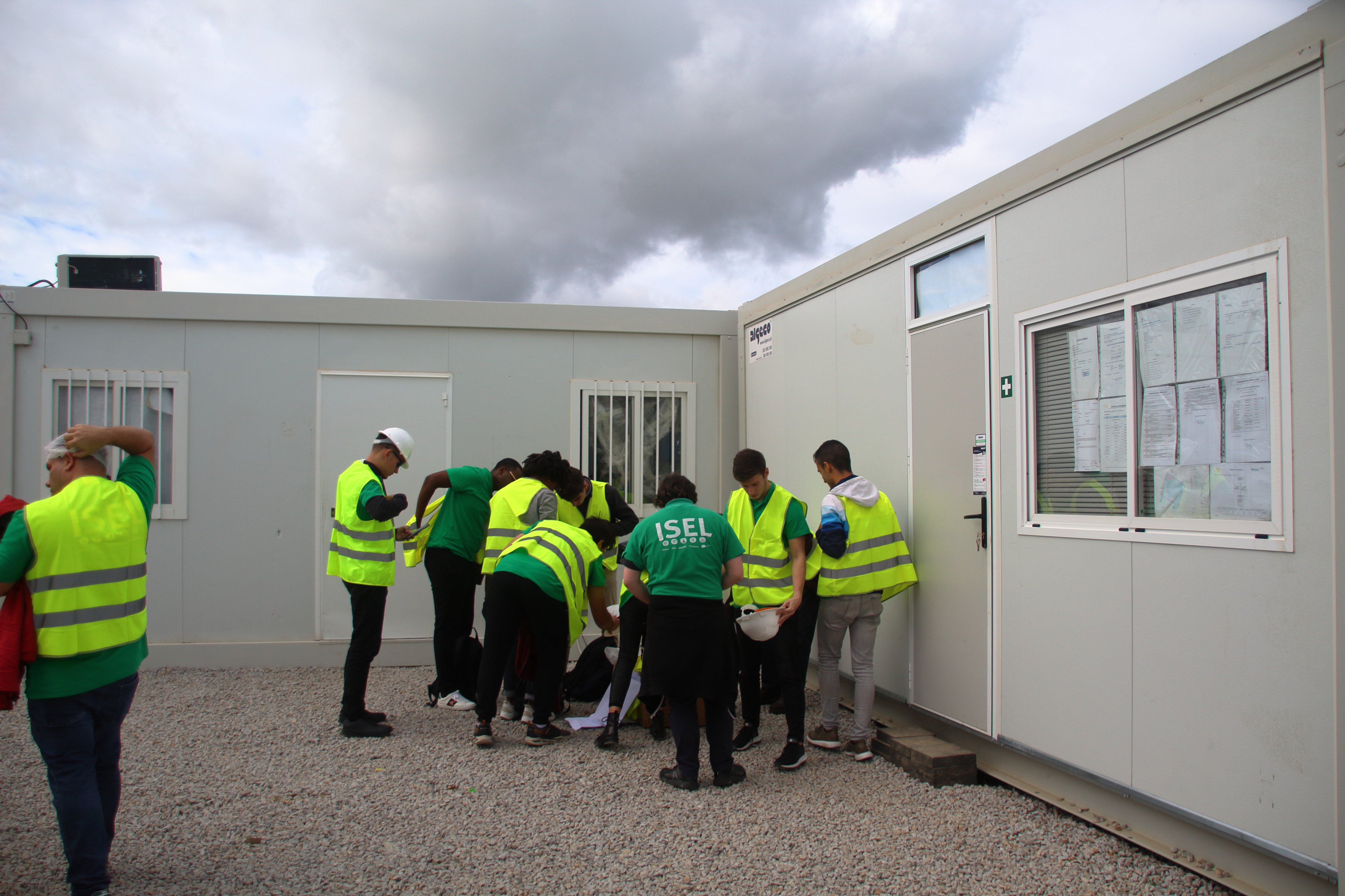 Estudantes de Engenharia Eletrotécnica realizam visita técnica a um parque fotovoltaico 