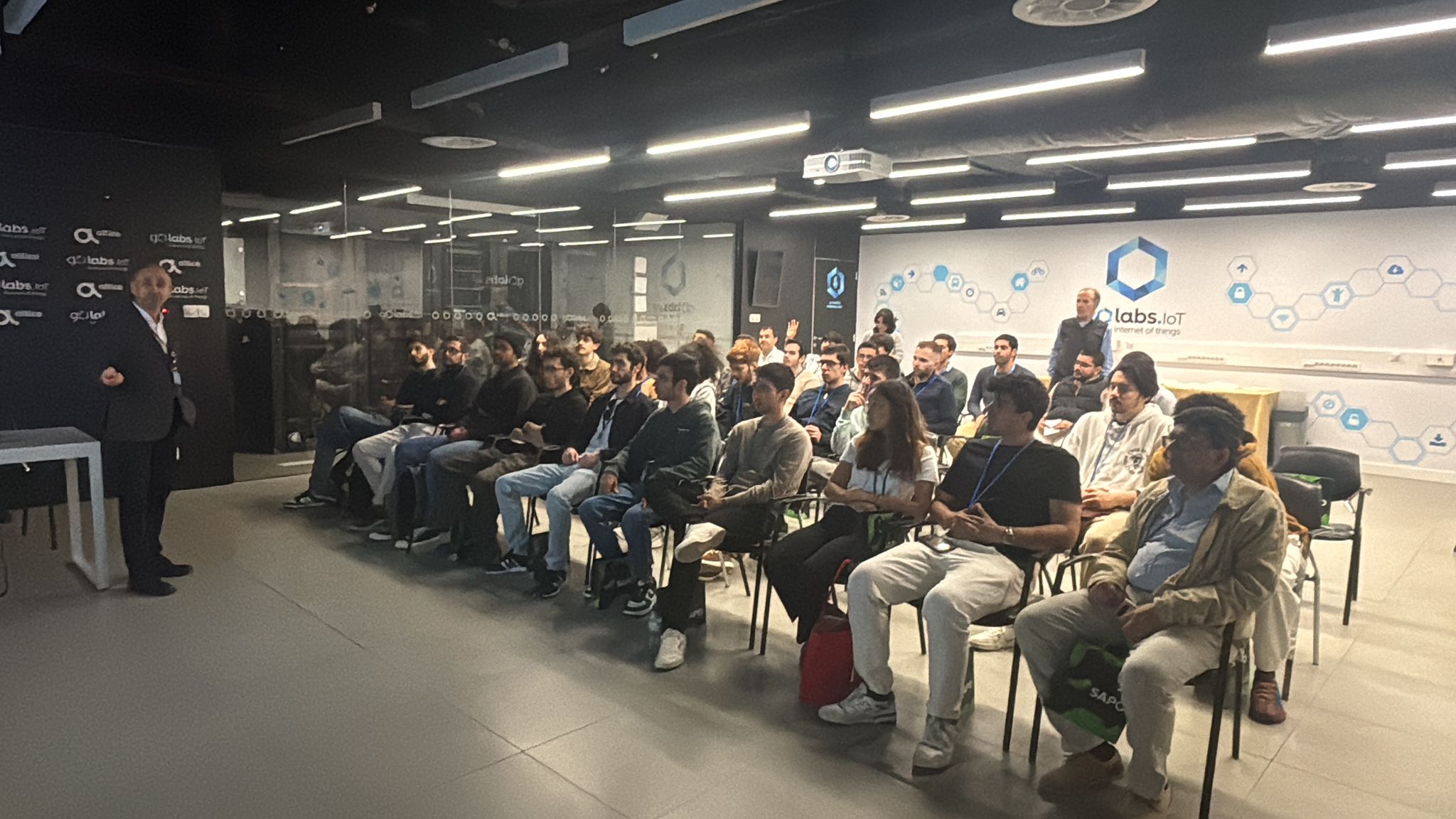 Exploração de infraestruturas de comunicação avançadas: visita técnica à Altice/MEO